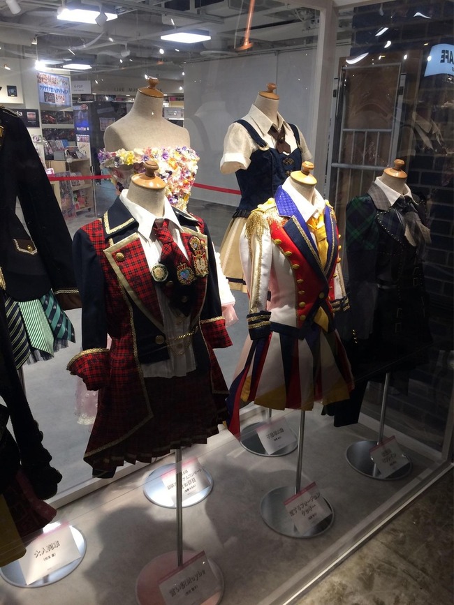 akb48タイムズ akb48まとめ 朗報 akb48衣装図鑑の書店での推され方が凄い livedoor blog ブログ