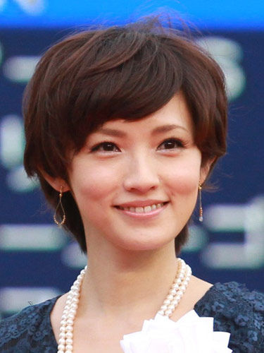 Akb48タイムズ Akb48まとめ Akb48 髪を切ってショートカットにした 劇場公演での岡田奈々の画像ｷﾀ ﾟ ﾟ なぁちゃん Livedoor Blog ブログ