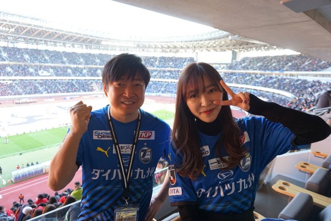 Akb48タイムズ Akb48まとめ 浦和 大分 小嶋陽菜と指原莉乃がサッカー天皇杯決勝を国立競技場で観戦 Livedoor Blog ブログ