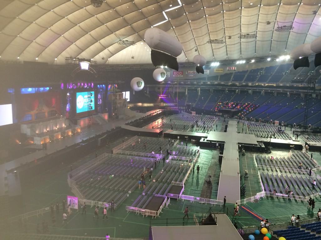AKB48東京ドームコンサート2014 会場内ステージの様子 AKB48まとめんばー AKB48東京ドームコンサート2014 会場内ステージの様子 AKB48まとめんばー