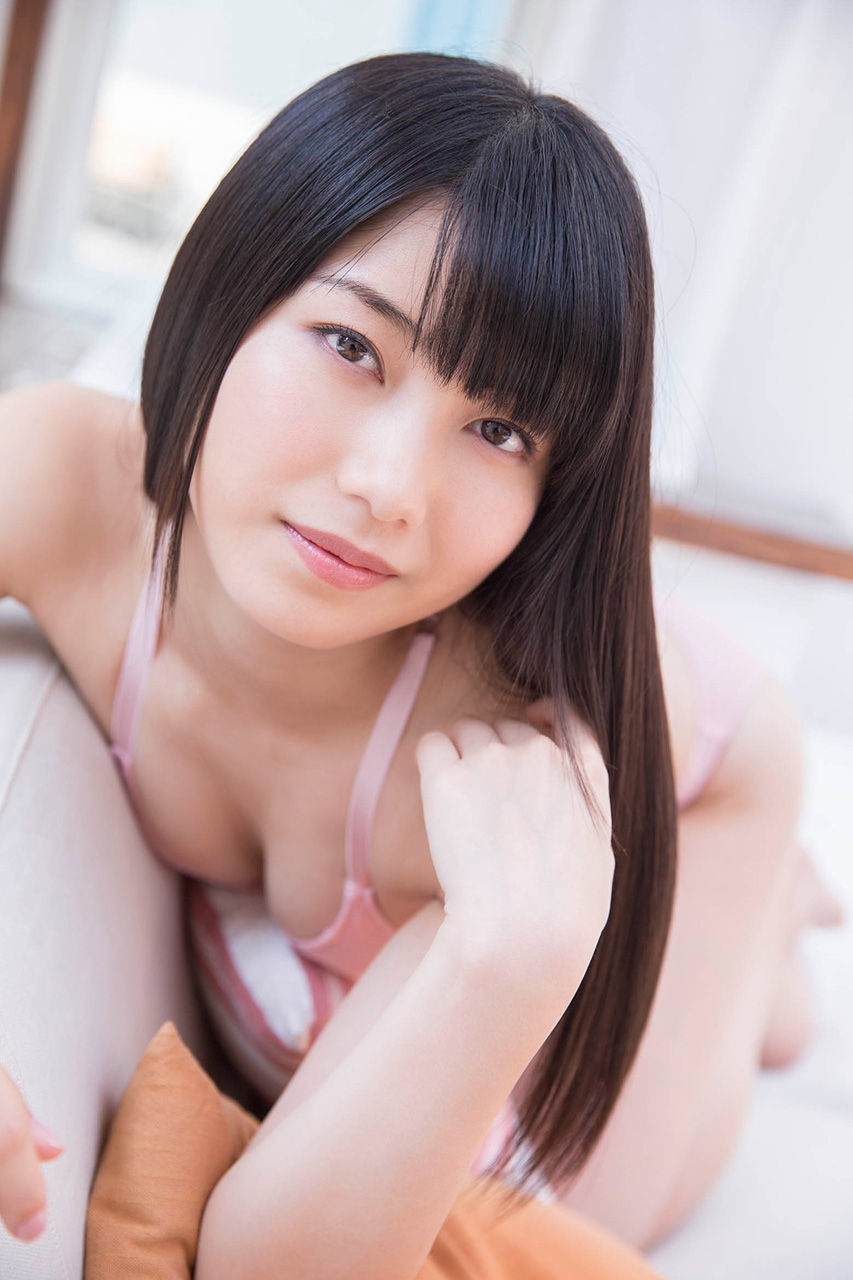 横山由依がヤンマガのグラビアで凄い格好させられているww 乳首が見えてる と話題に Akb48まとめ Plus