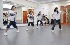 akb48☆絶対アイドルに！小中生決意語る