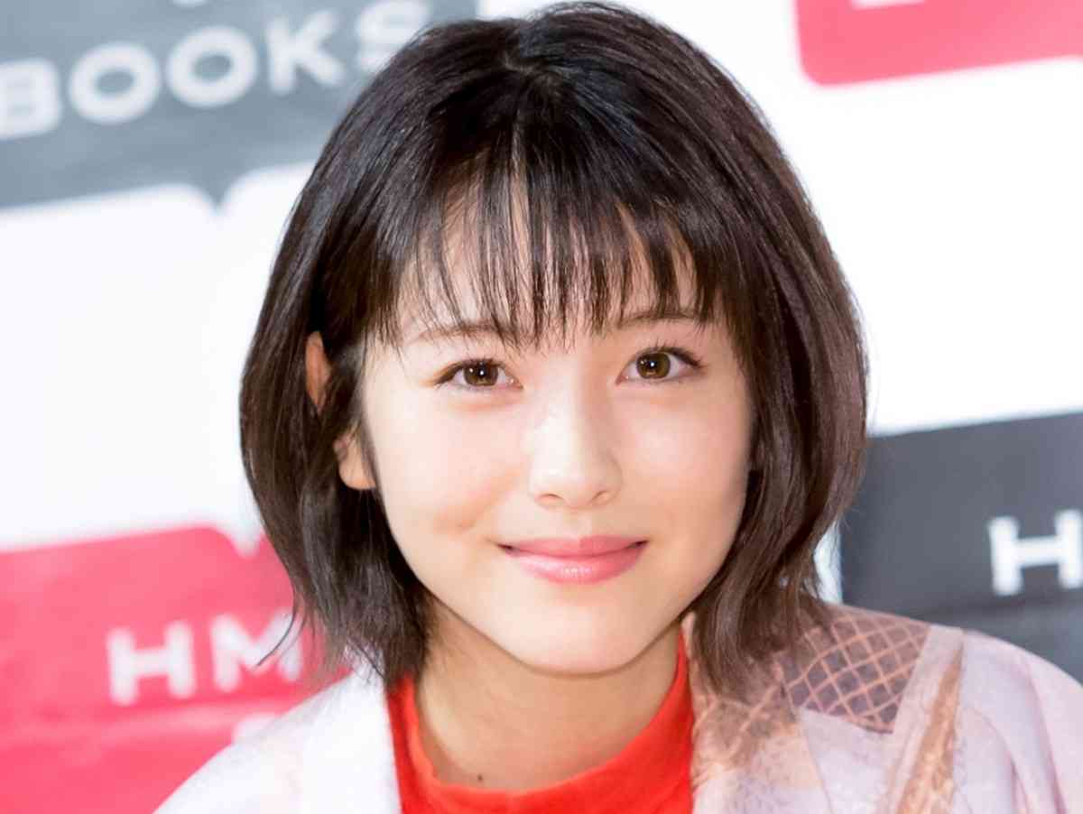 浜辺美波 オレンジのインナーカラーヘアに かわいい と好評の声 芸能情報フラッシュ 浜辺美波 オレンジのインナーカラーヘアに かわいい と好評の声 芸能情報フラッシュ