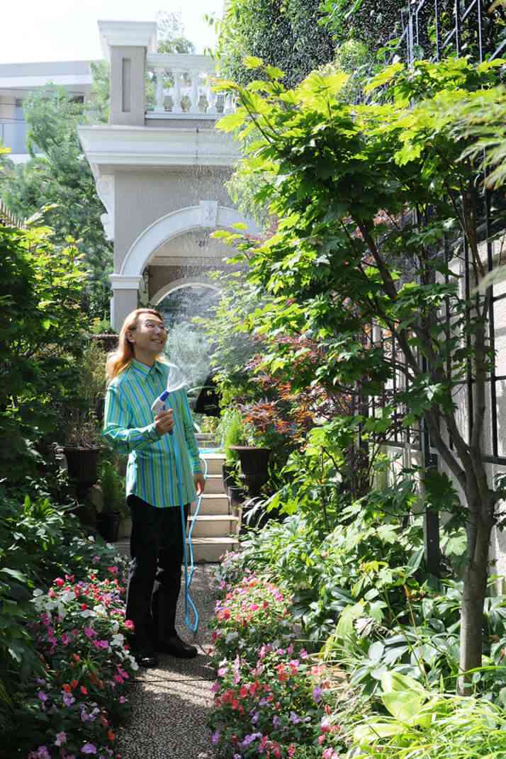 假屋崎省吾の豪邸 突如45億円の値がついて本人も当惑 意地でも譲りません 芸能情報フラッシュ