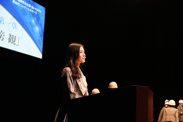 CyvsAoGUsAAfy4__orig