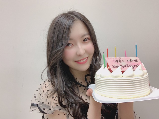 ESRpqrGU8AIboxF_orig