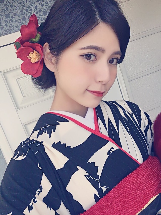 CYVxjIlUEAAGRjL_orig