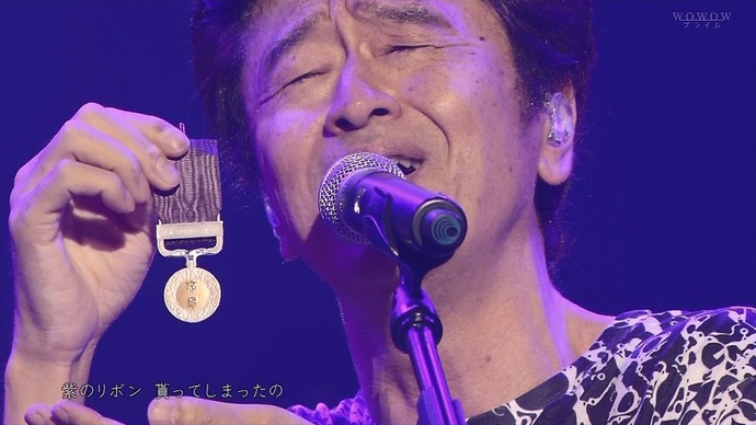 サザン桑田佳祐の反日行為が在日韓国人並に 紅白の裏で紫綬褒章の勲章をライブ中にファンに披露し何か呟くなど超えちゃいけないラインを超え過ぎてると2chで話題に 画像あり Newsまとめもりー 2chまとめブログ サザン桑田佳祐の反日行為が在日韓国人並に 紅白の裏で紫綬褒章の勲章をライブ中にファンに披露し何か呟くなど超えちゃいけないラインを超え過ぎてると2chで話題に 画像あり Newsまとめもりー 2chまとめブログ