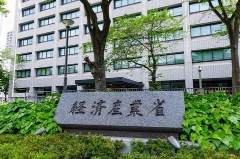 8f64e3d4d06f8e7533636b150f53a973