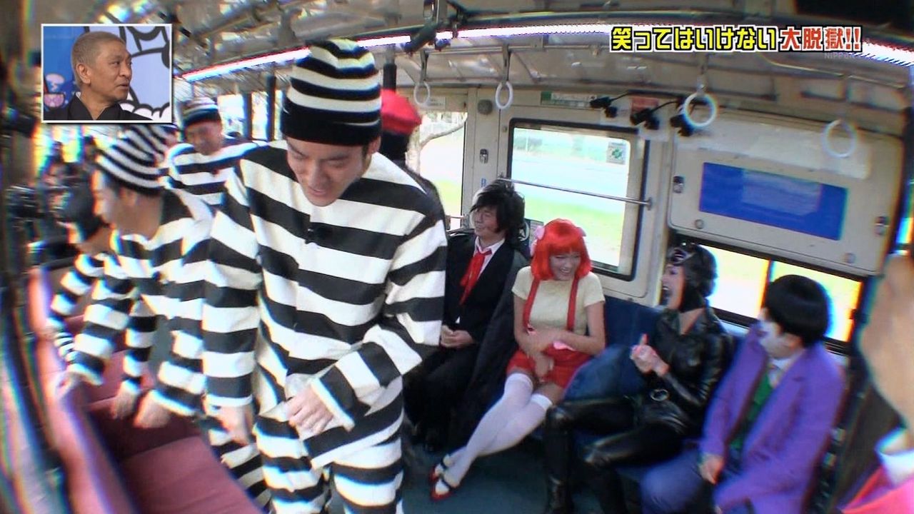 ガキの使い 笑ってはいけない 14 15 大脱獄 でのローラの衣装が凄い 大サービスｗｗｗ Gif動画 画像あり Newsまとめもりー 2chまとめブログ