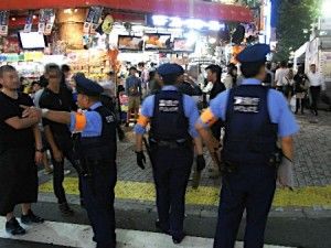 客引き取り締まり~警察-300x225
