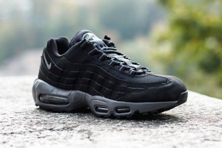 NIKE-AIR-MAX-95-BLACK-DARK-GREY-BLACK-3