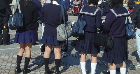 Japanese_school_uniform_dsc06052-750x400