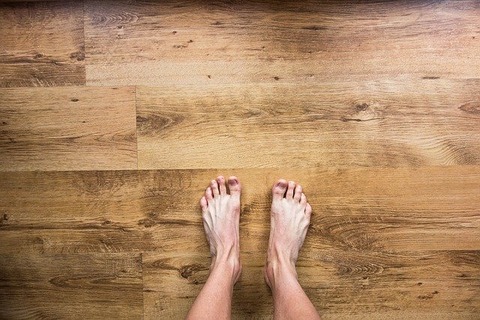 barefoot-2617757_640