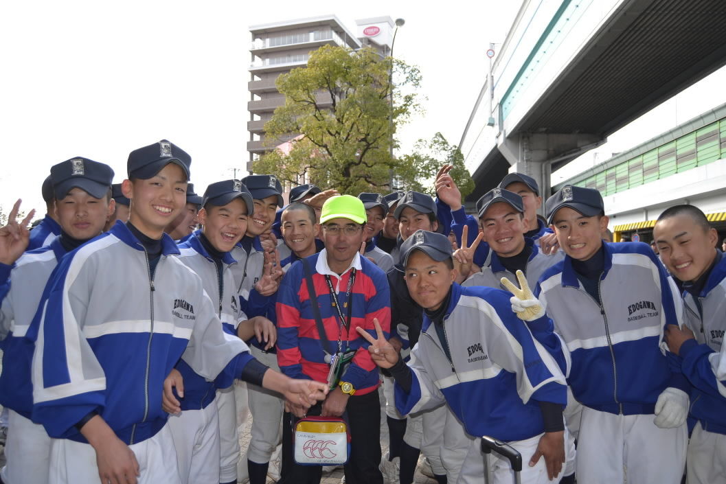 甲子園 偽ラガーさんが8号門クラブという迷惑集団に恐喝される動画 画像がヤバイ 高校野球 東海大相模vs聖光学院の試合中にネット裏でバトルww 2ch 偽物は勇敢だな Newsまとめもりー 2chまとめブログ 甲子園 偽ラガーさんが8号門クラブという迷惑集団に恐喝される動画 画像がヤバイ 高校野球 東海大相模vs聖光学院の試合中にネット裏でバトルww 2ch 偽物は勇敢だな Newsまとめもりー 2chまとめブログ