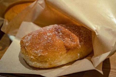 【悲報】 佐賀市の給食、『揚げパン』のせいで終了のお知らせ・・・