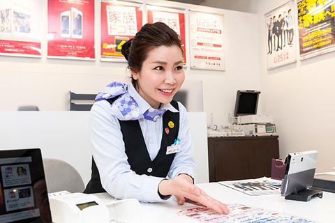 docomo-shop-hikari-staff02