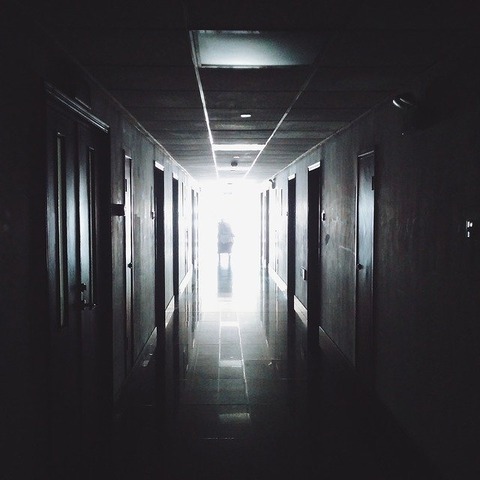 hallway-867226_640