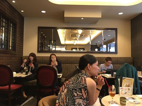 nice-coffee-and-cake
