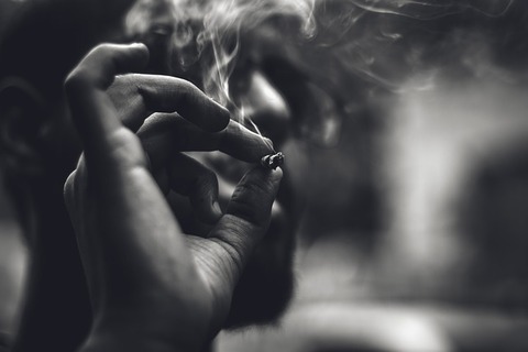 smoking-2529858_640