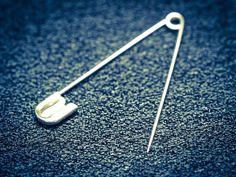 safety-pin-949149_640