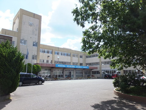 800px-Akita_city_Akita-nishi_junior_high_school2