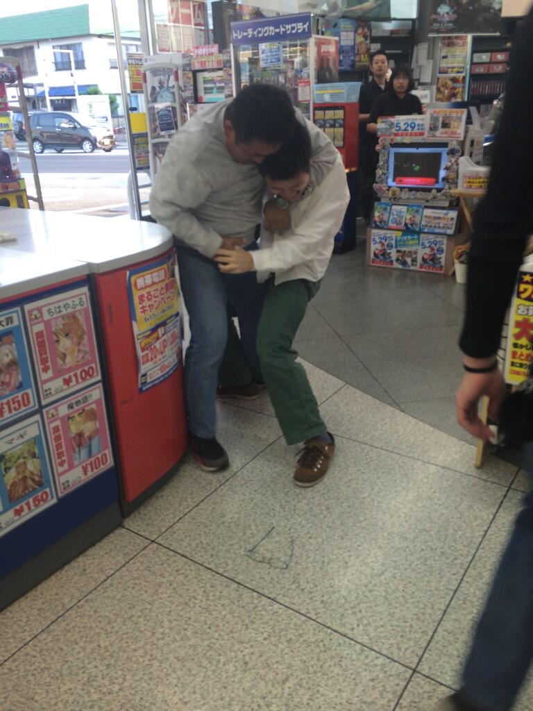 悲報 ブックオフで乱闘が起きる 激写された写真がヤバイｗｗｗ 画像あり Newsまとめもりー 2chまとめブログ