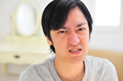 怒る男性a0002_010361_m-1024x681