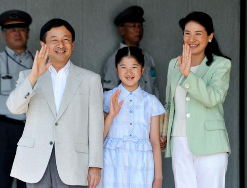 皇太子さま 雅子さま 愛子さまの最新親子3ショット画像www 2ch 愛子さま身長伸びたな Newsまとめもりー 2chまとめブログ