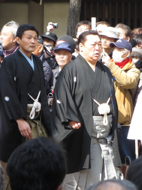Kitanoumi_and_Takanohana_in_Sumiyoshi_Taisha_IMG_1433-2_20130302