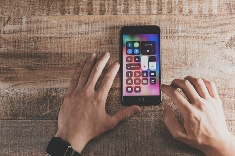 iPhone8IMGL8411_TP_V