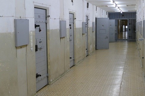 prison-4759937_640