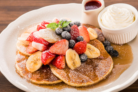 img-mixed-fruits-pancakes-l