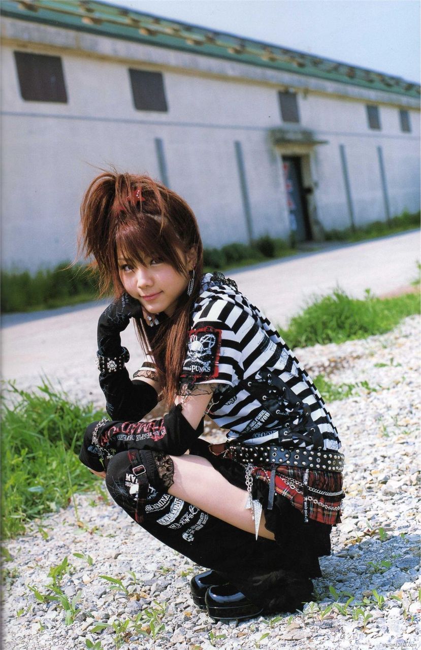 田中れいな水着bカップ胸谷間写真集 Very Reina 画像動画が過激 小悪魔ビキニ姿 櫻井 翔の憂鬱