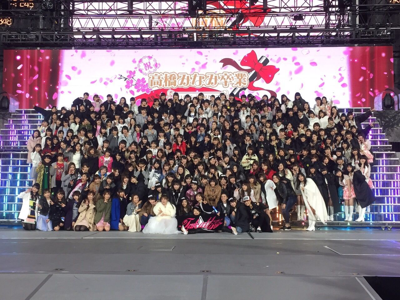 Akb48 高橋みなみ卒業コンサートの集合写真がすごいw Akb48情報まとめたった Akb48 高橋みなみ卒業コンサートの集合写真がすごいw Akb48情報まとめたった