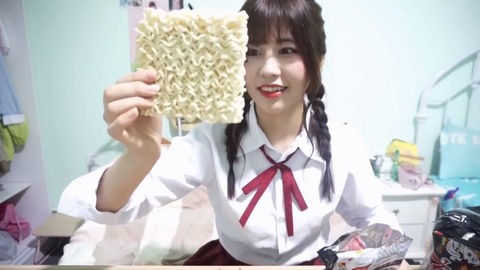 劉夢雅火鶏麺c