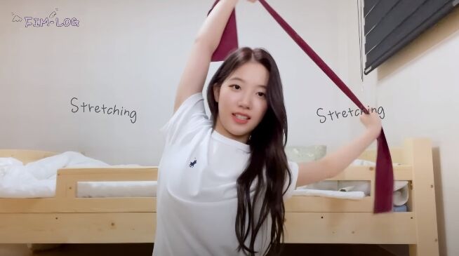 これであなたも中村一葉だ!硬い体もバレエ体型に。お気に入りストレッチグッズを紹介したら開脚ヤバすぎた【ルセラフィム】