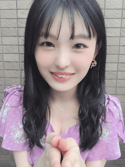 しんしんが谷間で誘惑してくるんだがw Akbフレンド しんしんが谷間で誘惑してくるんだがw Akbフレンド