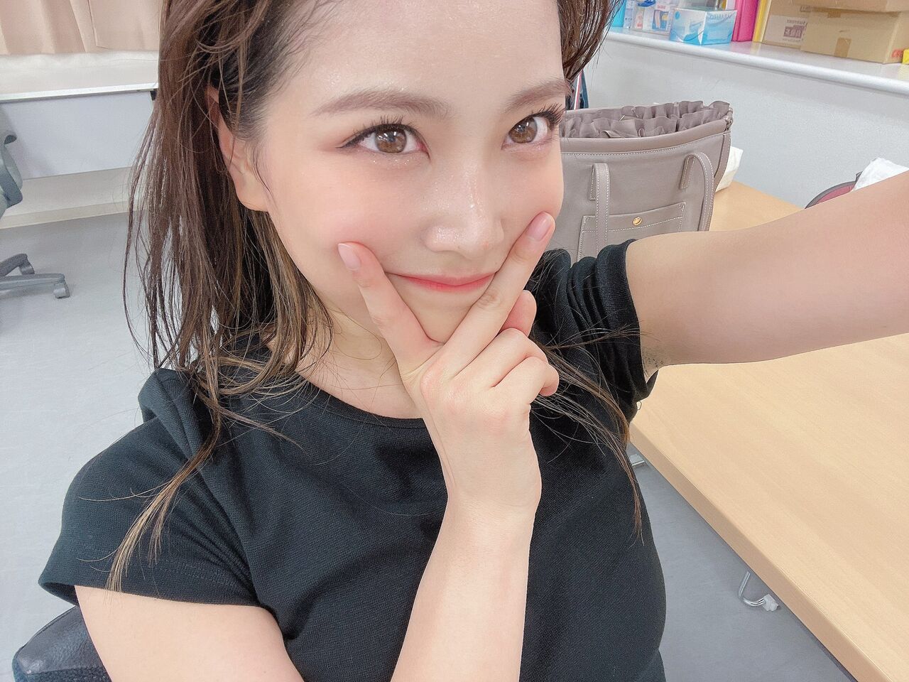 朗報 Nmb白間美瑠がsnsに投稿した自撮り写真にワキ毛が写りファン騒然 白間が釈明ツイート ワキ毛じゃなく服の繊維なんです Akbフレンド 朗報 Nmb白間美瑠がsnsに投稿した自撮り写真にワキ毛が写りファン騒然 白間が釈明ツイート ワキ毛じゃなく服の繊維なんです Akbフレンド