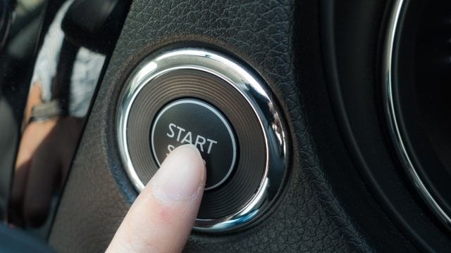 未だに車のエンジンかけるのにボタンじゃなく鍵を回してる原始人っているの Akbフレンド 未だに車のエンジンかけるのにボタンじゃなく鍵を回してる原始人っているの Akbフレンド