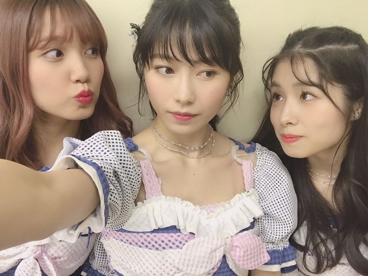 悲報 胸元ユルユルだった横山由依ちゃんのサステナブルの衣装の胸部分に布が追加されてしまう Akbフレンド