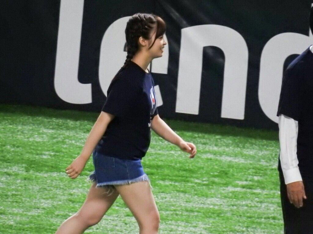 悲報 橋本環奈のビール腹とぶっとい脚に いいかげんカラダを絞ってほしい Akbフレンド