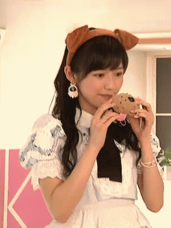 ほぼ日刊まゆゆ ぱるるをおんぶしようとするまゆゆと犬まゆゆgif集 Akbほりっく