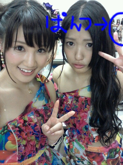 【エロ注意】AKBメンバーの着替えが写り込んじゃった