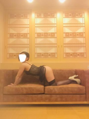 【鶯谷風俗：口コミ】“ぴゅー”っと潮吹きしてしまうド淫乱人妻は「沢山舐めさせてください」と懇願する！【なつさん】