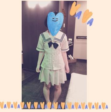 【秋葉原風俗:口コミ】『ノーパン J○』がベッドでエッチなポーズ！ちっちゃな女の子は微乳で美乳でパイパン！！【あいるちゃん】