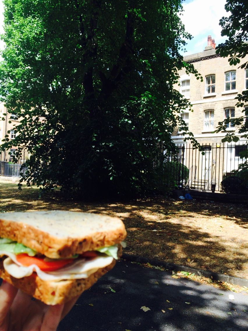 ロンドン 5日目 日曜日 ドミトリーへの警戒心 ヘアメイクakiのenjoy イギリス ロンドンワーホリlife