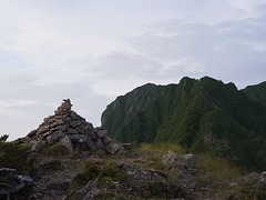 R0013049