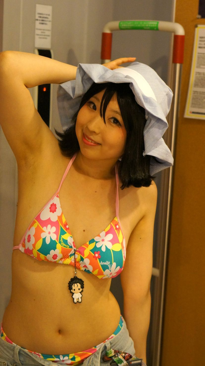 Amazon.co.jp: 写真集人間時計 まんだらけ有名コスプレ店員『声