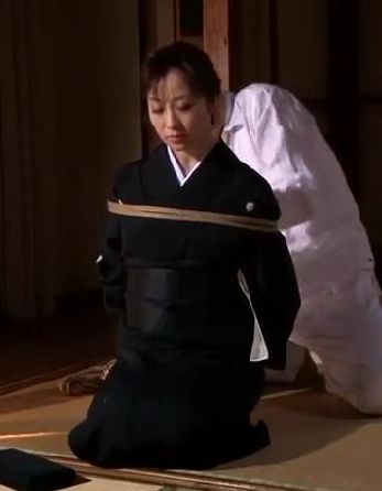 川上ゆう　喪服　緊縛 川上ゆう その17：喪服で縛られて猿ぐつわ（10枚の連続写真） : SM・今夜のおかず（緊縛写真集）